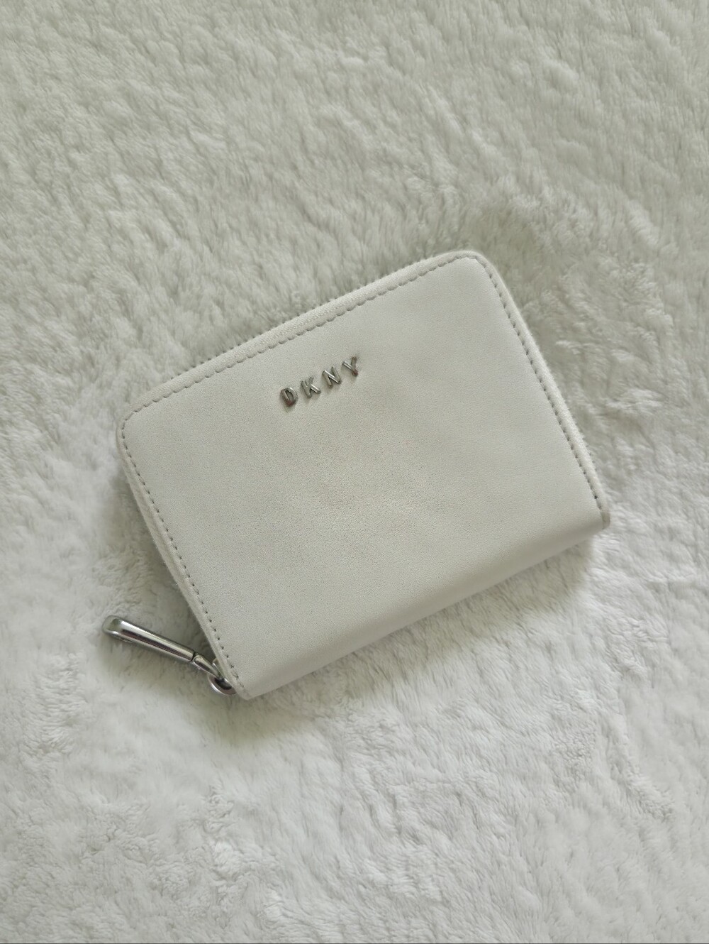 DKNY ✨️ Women's White Zip-Around Leather Wallet